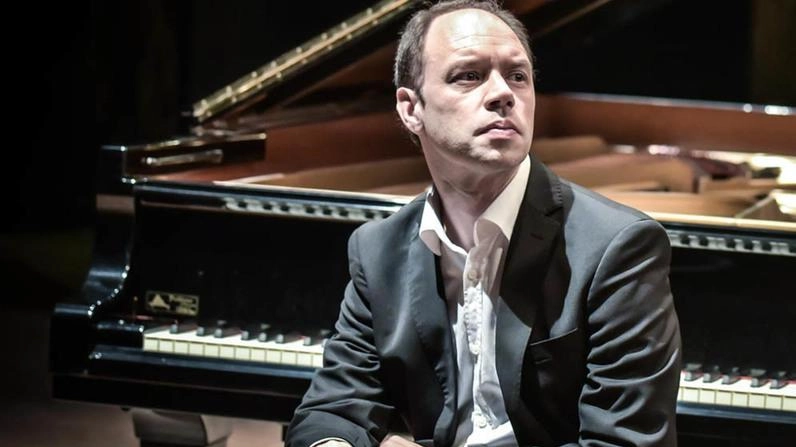 Inizia questa sera alle 21, con il pianista catanese, ’Giovani in musica’