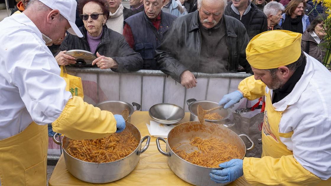 Sagra dei maccheroni. Assalto dei buongustai