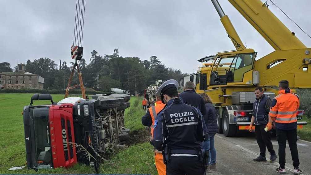 Strade imolesi, rebus sicurezza. Aumentano incidenti e feriti. Nel resto della provincia calano