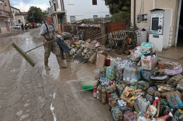 Alluvione Romagna, Meloni: “Io lavoro, lascio le polemiche agli altri”. Priolo: “Sfollati dimezzati”. Idrovora in azione a Bagnacavallo