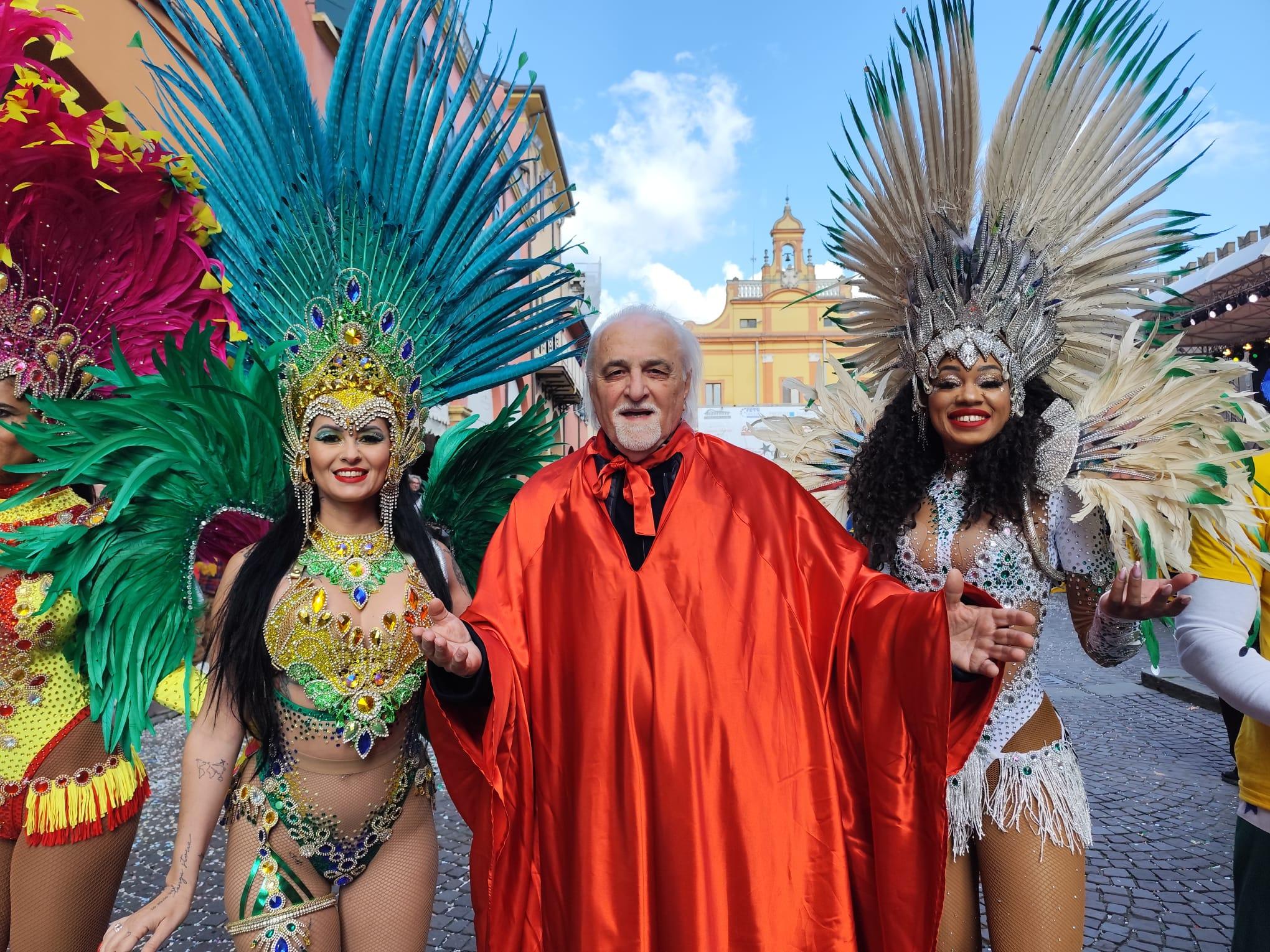 Italia in festa sui carri: “Viva i carnevali, ma è a rischio il futuro di quelli più piccoli”