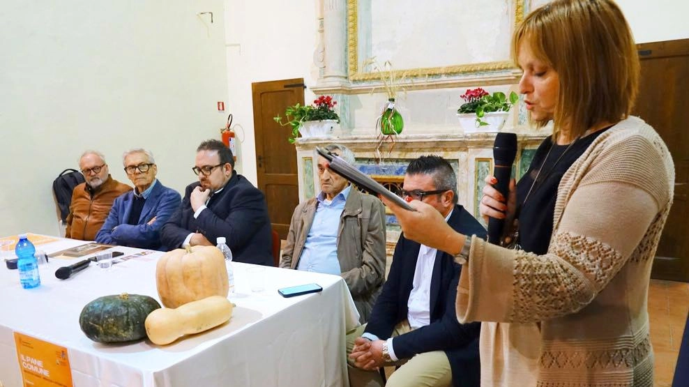 Il convegno sul pane svoltosi mercoledì a San vito sul Cesano; sotto, lo storico forno