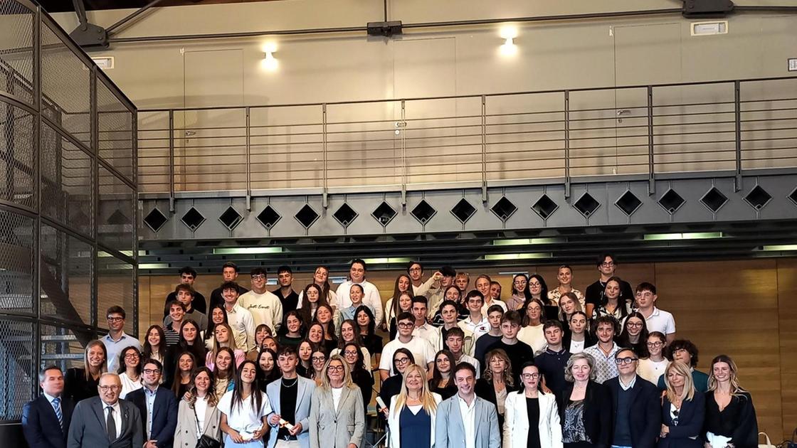 L’emozione del diploma rivive alla Mole. Festeggiati gli studenti usciti con "100"