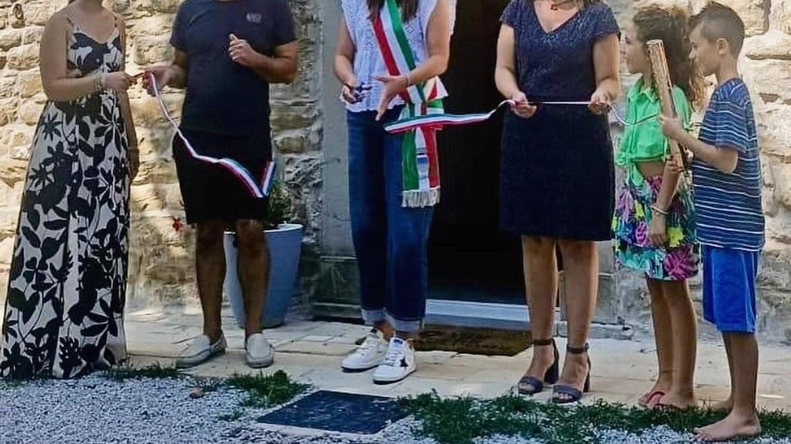 L'agriturismo La Casetta a Collina di Pondo offre sei appartamenti autonomi in un edificio ottocentesco restaurato, con spazi comuni e piscina. Situato vicino al santuario della Madonna degli Occhi, è punto di partenza per il Sentiero del Vallone. Gli ospiti possono godere di frutti del sottobosco e verdura dell'azienda a km 0.