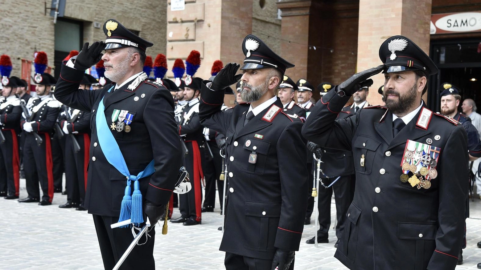 Cerimonia in piazza Vittorio Veneto per i 210 anni dalla fondazione. Gli encomi ai militari che si sono distinti nelle operazioni sul territorio.