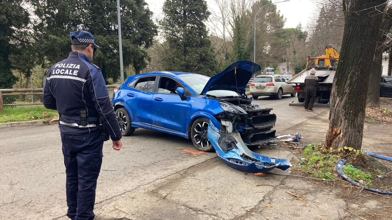 La scena dell'incidente sulla Montanara (foto Isolapress)