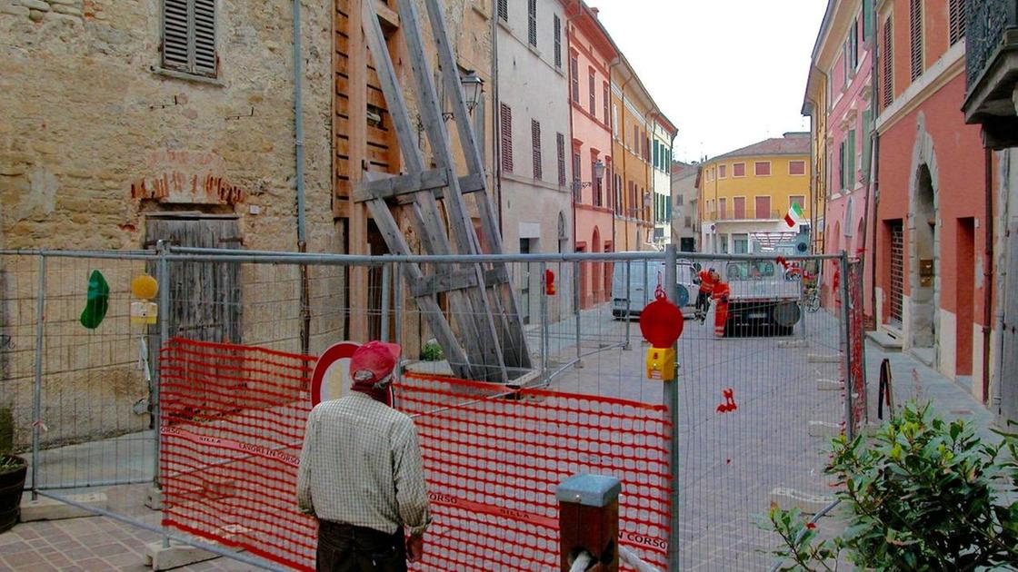 Casa pericolante, interviene il Comune di Casola: via Matteotti riaprirà