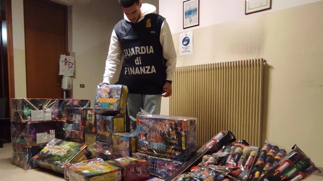 Si tratta di quasi 33 kg di prodotti rinvenuti in un’abitazione. Si intensificano i controlli della Guardia di finanza in vista del periodo delle feste