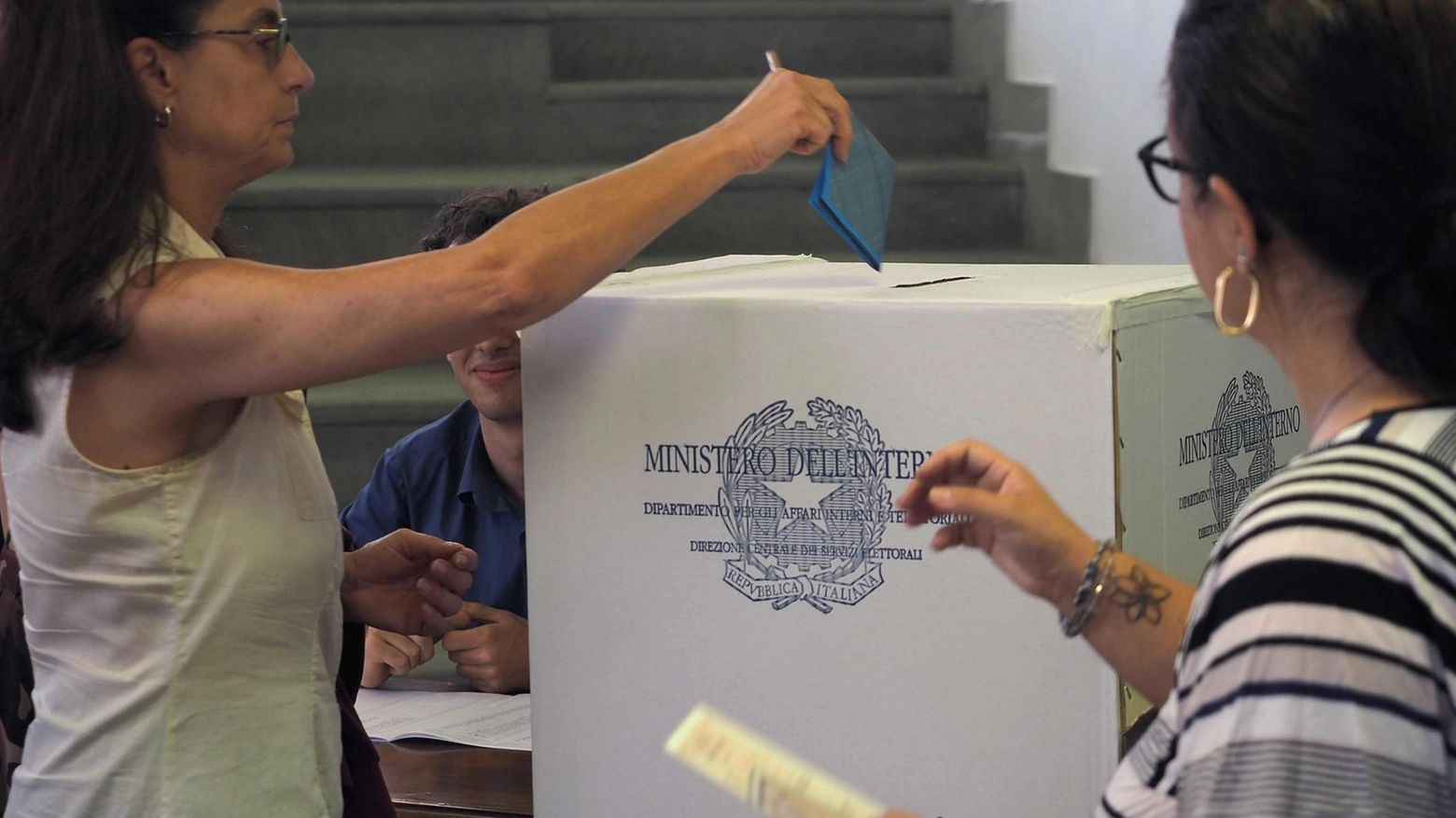 Ai seggi oggi e domani. Trecentomila bolognesi al voto. Il Comune raccomanda file miste