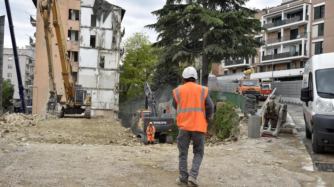 Sisma, la stretta sui contributi: "Terremotati rimasti a secco?. Bisogna valutare caso per caso"