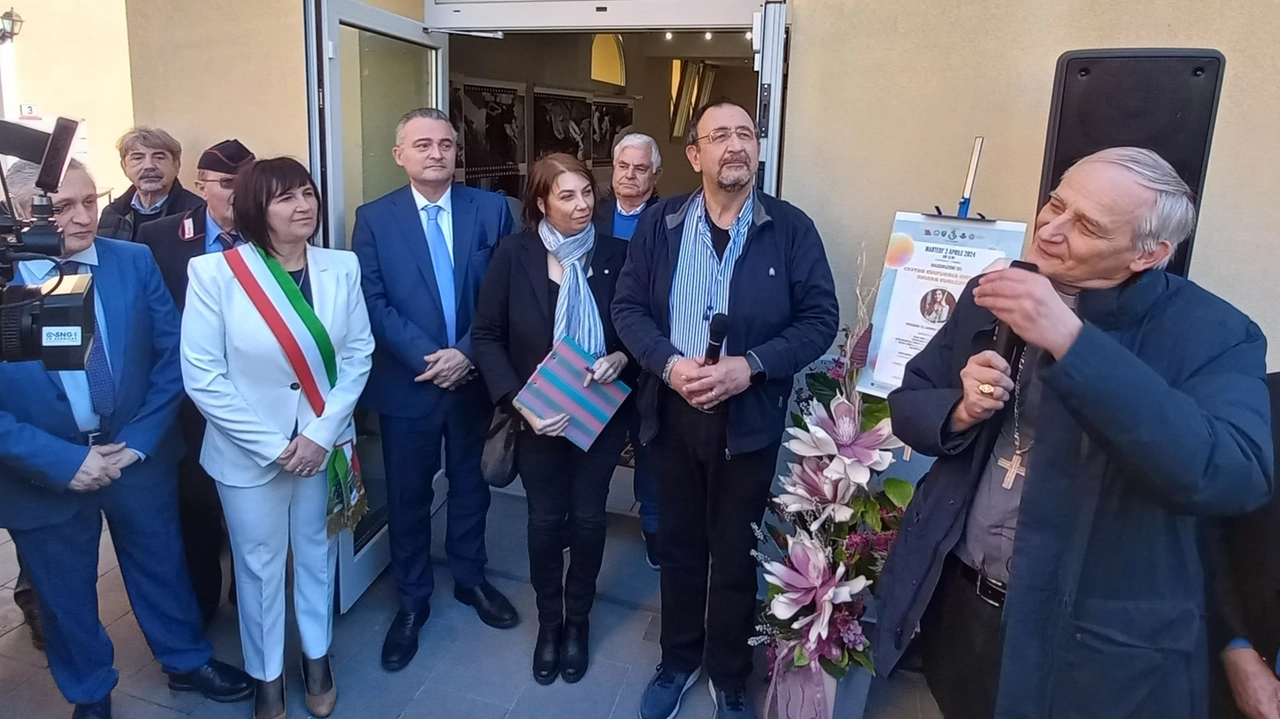 Il cardinale Matteo Maria Zuppi all'inaugurazione del centro