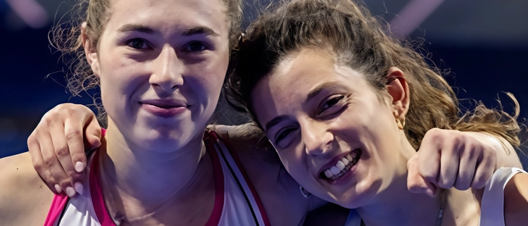 La reggiana Caterina Baldi e Giulia Dal Pozzo raggiungono gli ottavi di finale al "Milano Premier Padel P1" con una vittoria emozionante. Prossimo sfidante da battere per continuare il percorso nel torneo.