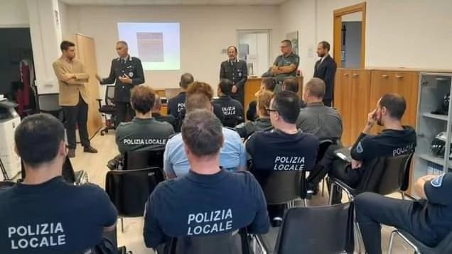 L’altra sera nei locali del Comando si è tenuto il corso di formazione ad hoc per gli agenti di polizia locale