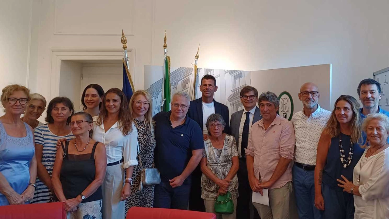 Quaranta associazioni oncologiche regionali si uniscono nel forum "Marcangola" per far sentire la loro voce e opporsi allo sdoppiamento della clinica oncologica di Torrette, ad Ancona. Presidente e vicepresidente del Consiglio regionale si impegnano a consultare il coordinamento prima di prendere decisioni.