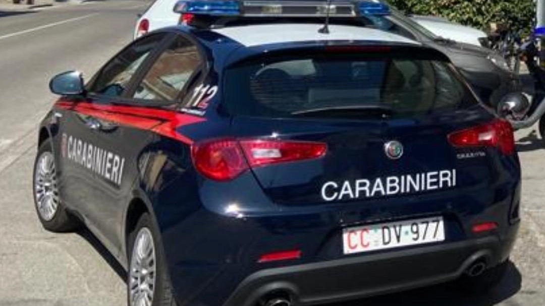 Giovane straniero denunciato dai carabinieri per il reato di violenza privata