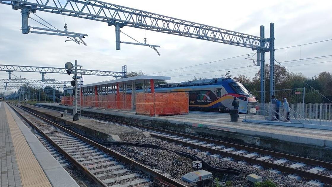 Fermate dei treni soppresse. Le istituzioni reggiane tuonano: "Subito un tavolo in Regione"