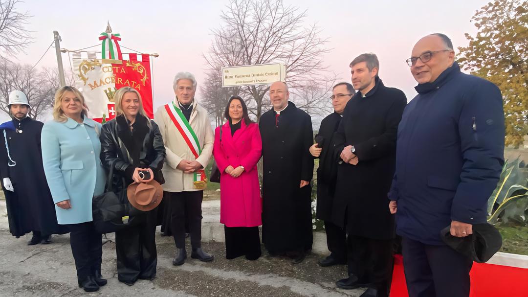 L’omaggio della città. Una via per Carboni, vescovo vicino alla gente