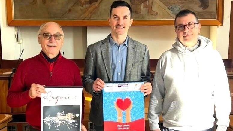 Francesco Sami e Giammarco Boschetti, presidente e segretario della sezione di Cesenatico dell’Avis, hanno consegnato al sindaco Matteo Gozzoli il...