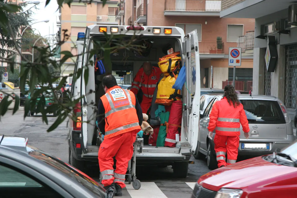 Incidente Ascoli, perde il controllo dell’auto e sfonda il parabrezza con la testa