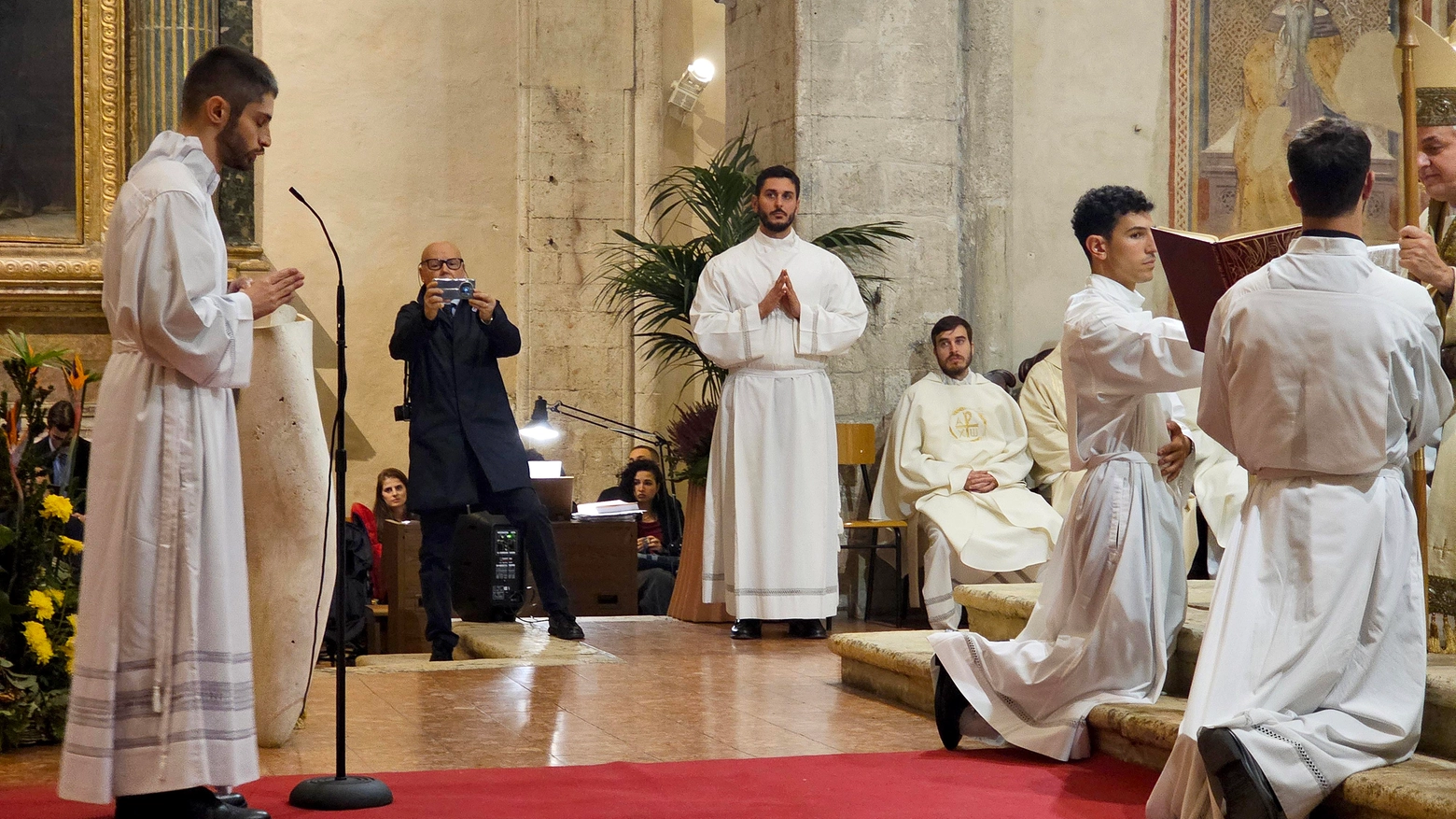 Cerimonia celebrata dal vescovo Palmieri, emozionante il rito della vestizione