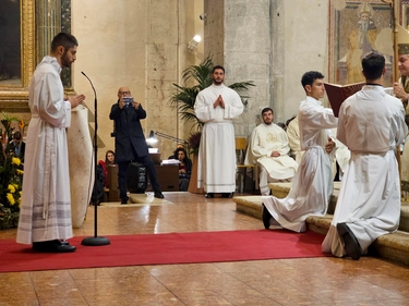 San Pietro Martire gremito, l’ascolano Giovanni Rossi consacrato nuovo diacono