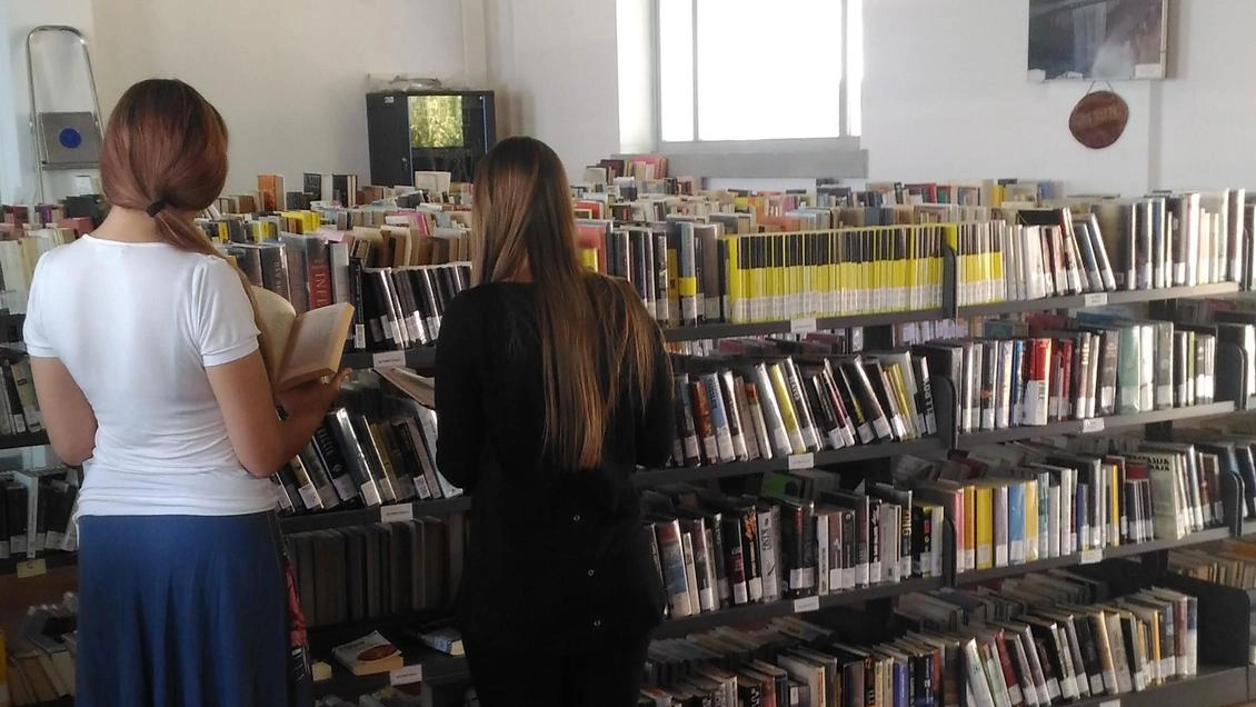 Un’immagine della Biblioteca comunale Luciano Foglietta di Santa Sofia