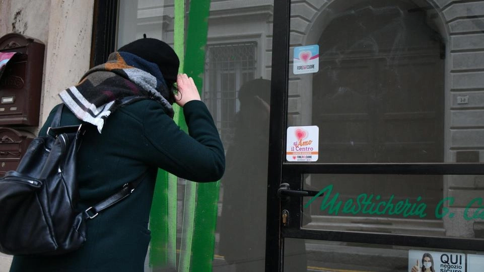 Dopo la denuncia dell’artista ’Freak of Nature’ che ha marchiato di verde i locali abbandonati abbiamo toccato con mano la complessa situazione che investe il cuore cittadino.