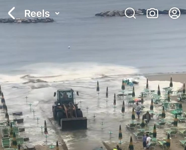 Oltre 800mila spettatori per la ruspa in spiaggia