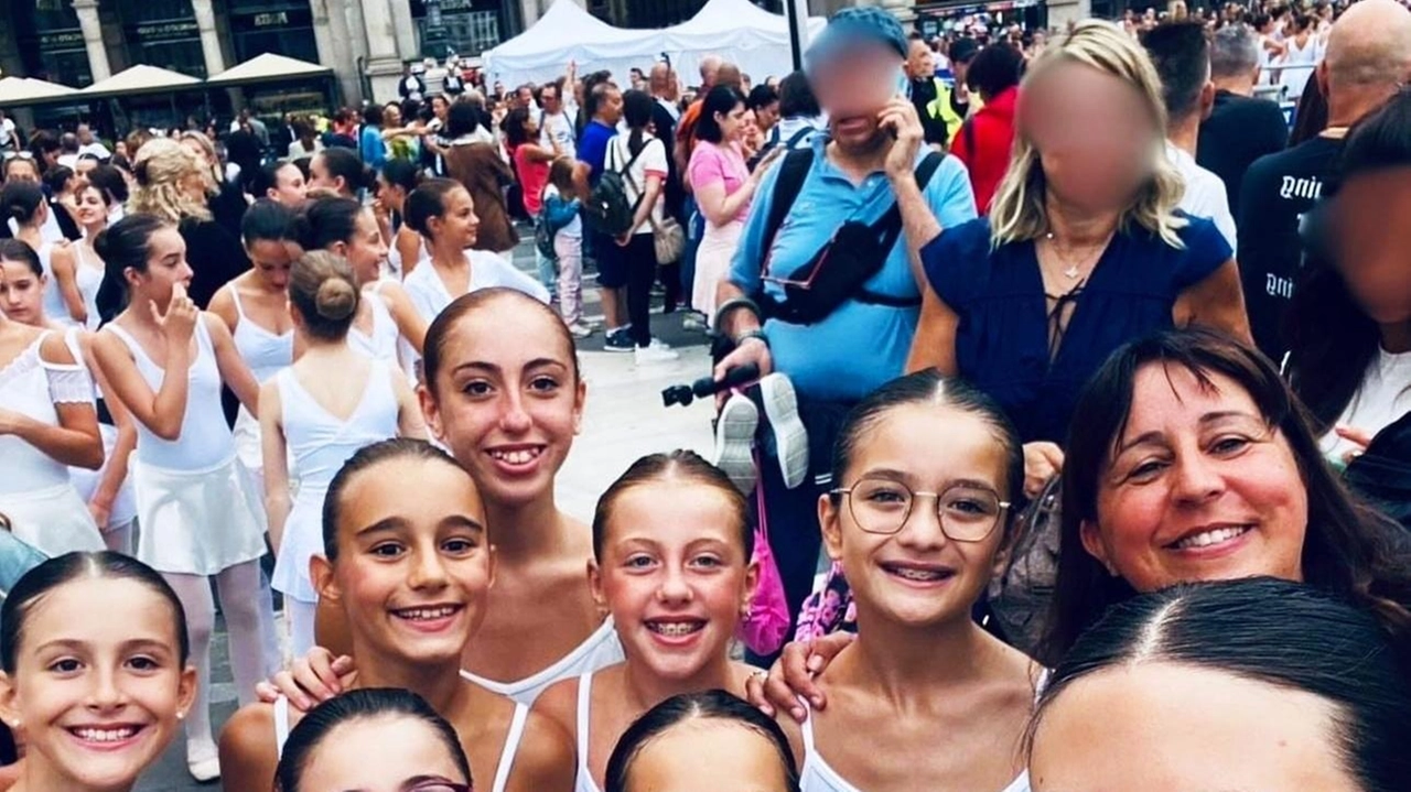 La scuola di danza recanatese ha accompagnato le bambine per il "Ballo in Bianco" con la famosa etoile.