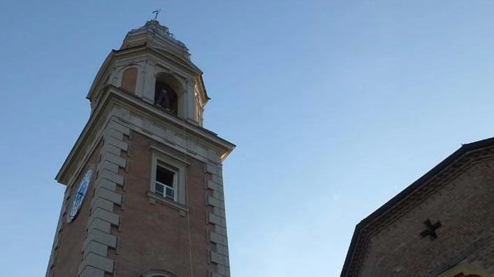 Una ninna nanna diffusa attraverso l’impianto del campanile di Rolo per annunciare la nascita di un bambino e di una...