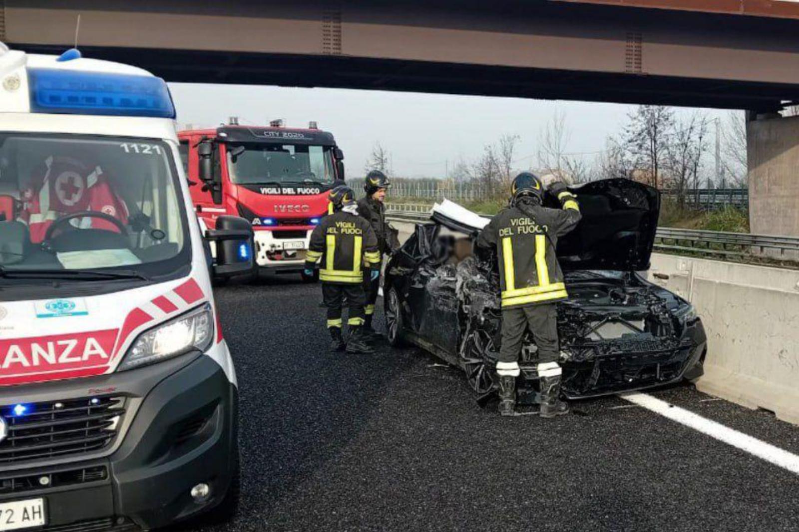 Incidente in A14 a Pesaro, auto distrutta: 4 feriti