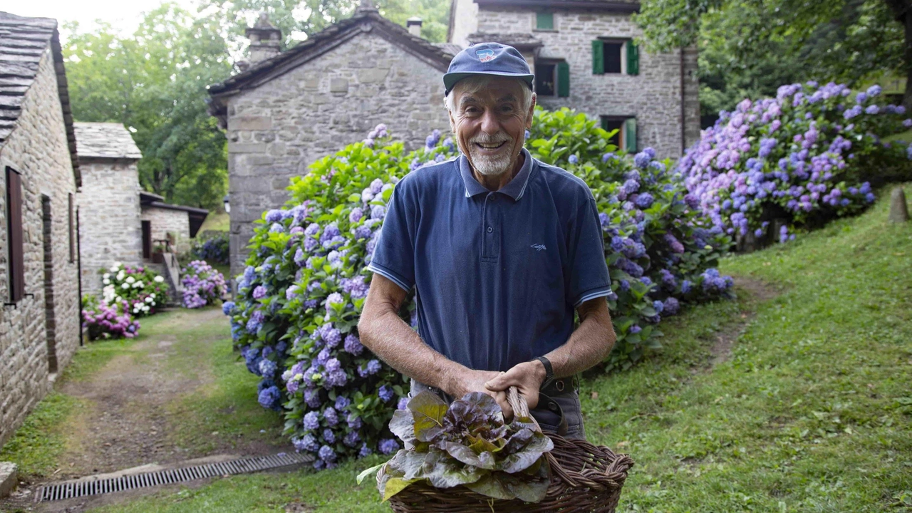 Una targa dell’amministrazione alla comunità del borgo-gioiello dell’Appennino e a Valerio Zanarini, che ne cura da sempre le ortensie