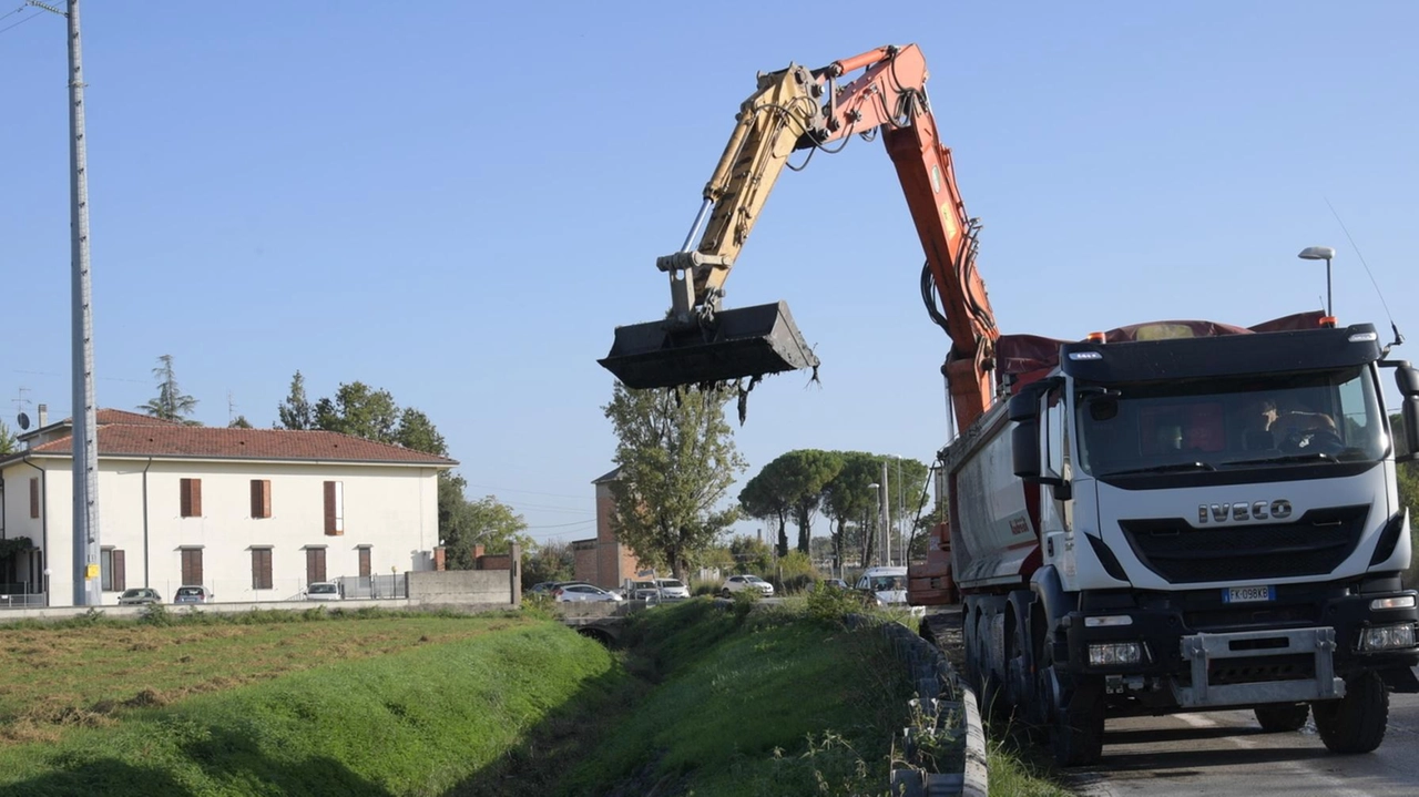 Il canale che attraversa la città. Ravaldino, allarme dei residenti:: "In stato di totale abbandono"