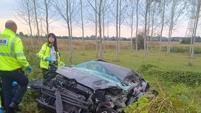 L'auto distrutta dopo lo schianto