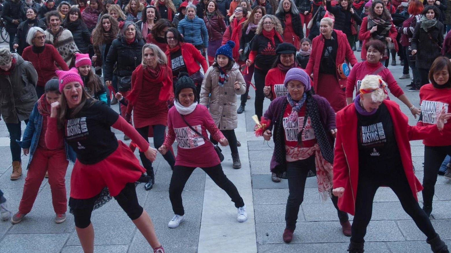 Panchina rossa e flash mob. No alla violenza sulle donne