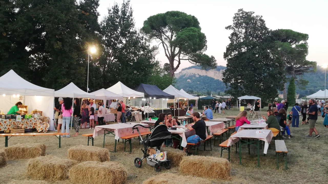 I mercatini e gli stand gastronomici presenti nel Parco Colle Ameno