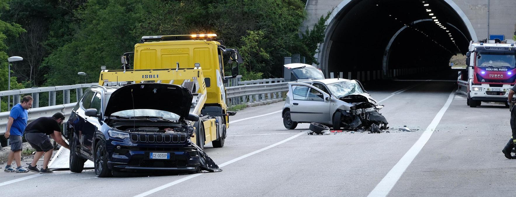 Schianto Frontale Sulla Salaria: Sei Feriti. In Ospedale Quattro ...