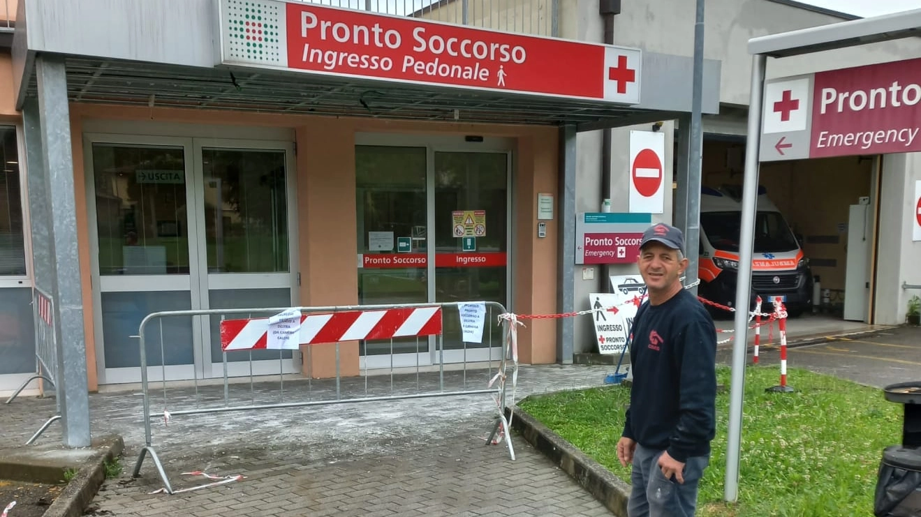 Valsamoggia, crollata una pensilina davanti all'ospedale di Bazzano