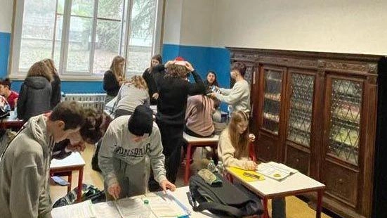 I ragazzi delle medie durante le attività pomeridiane del doposcuola