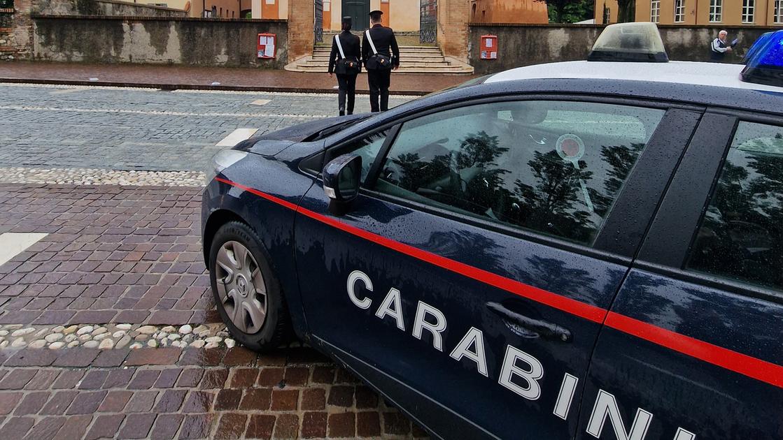 Tenta di soffocare la moglie, poi fugge. I carabinieri lo rintracciano a Bari dopo tre anni, lui: “Mi avete tolto un peso”