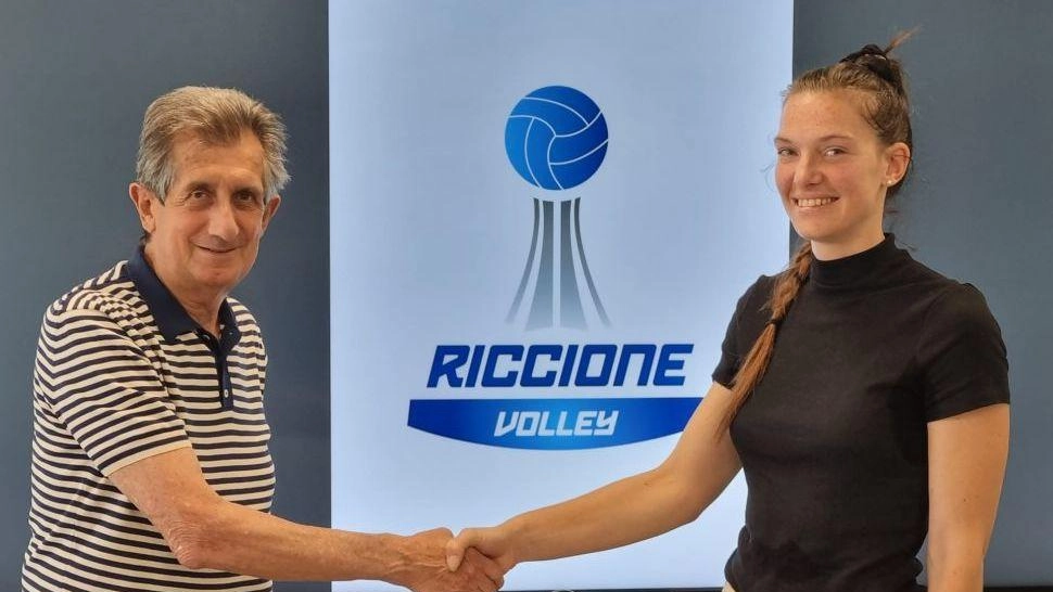 Il roster della Lasersoft Riccione si avvicina alla completezza per il nuovo campionato di B1, con la conferma di Martina Gabellini come schiacciatrice. La squadra si prepara con motivazione e grinta per affrontare la stagione, iniziando in casa il 13 ottobre contro la Clementina 2020 Castelbellino.