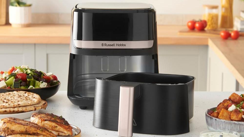 Fritto croccante senza olio con la friggitrice ad aria Russell Hobbs, approfitta dello sconto del 33%