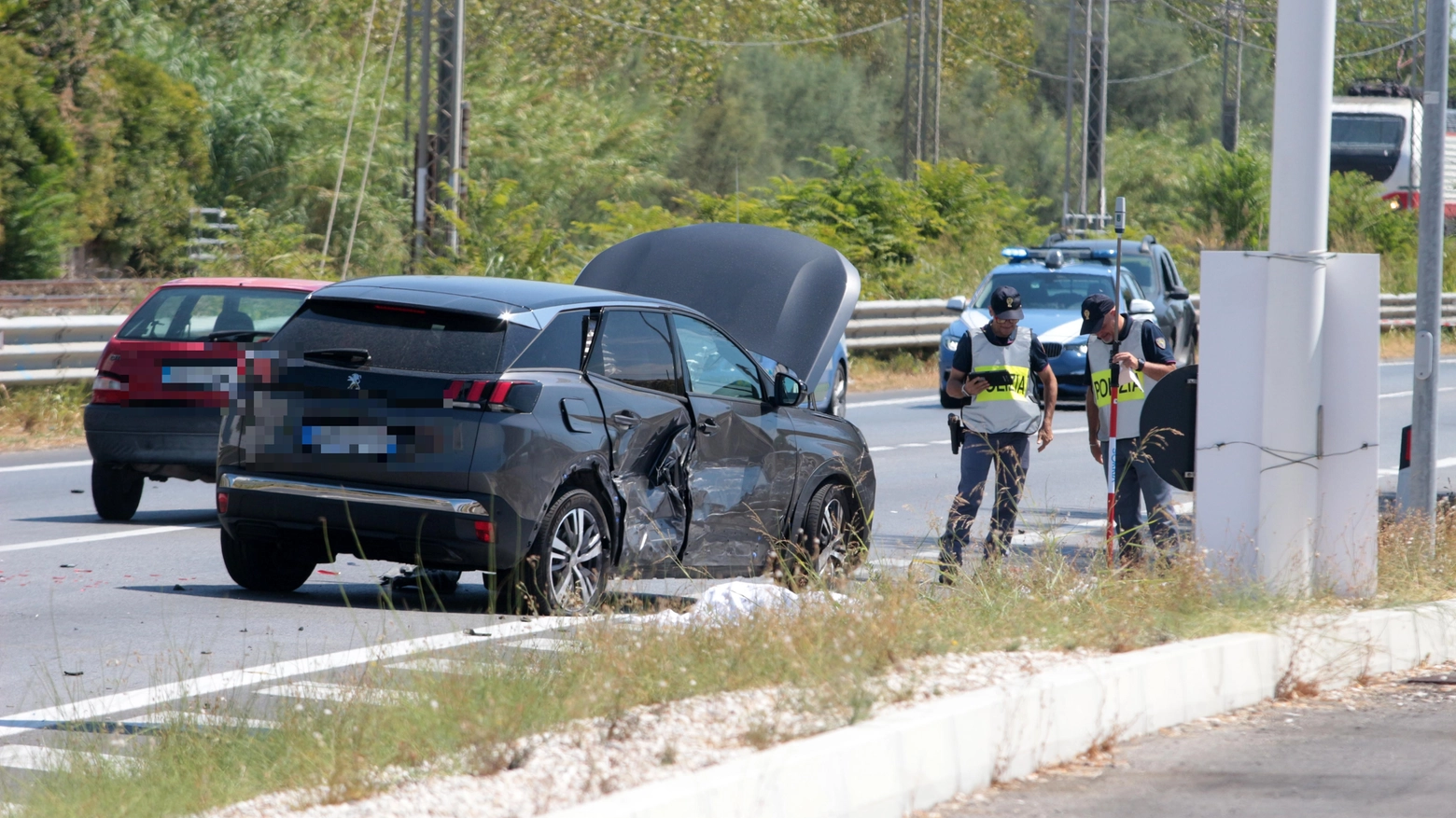 I mezzi coinvolti nell'incidente che ha provocato due vittime