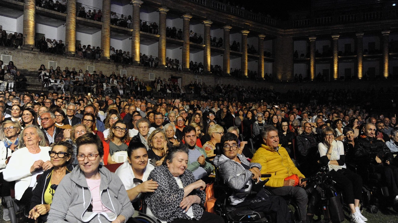 Il pubblico di uno dei concerti di fine estate all’arena