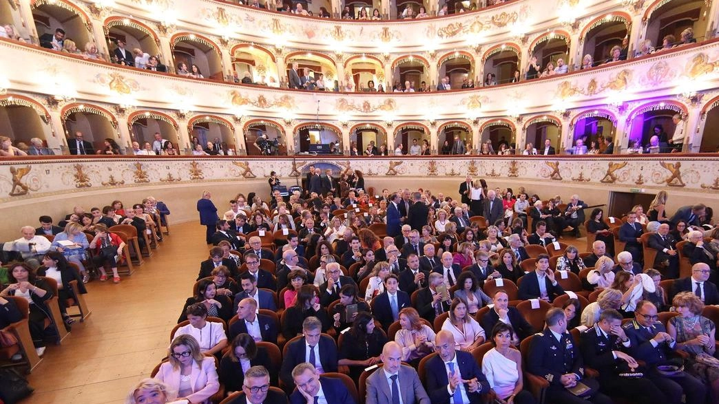 Teatro Comunale ’Abbado’ gremito per la cerimonia di ieri pomeriggio