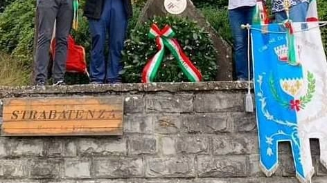 L'amministrazione comunale di Bagno di Romagna ha celebrato l'eroismo della VIII Brigata Garibaldi Romagna, onorando i partigiani e collegando la Resistenza ai diritti umani attuali.