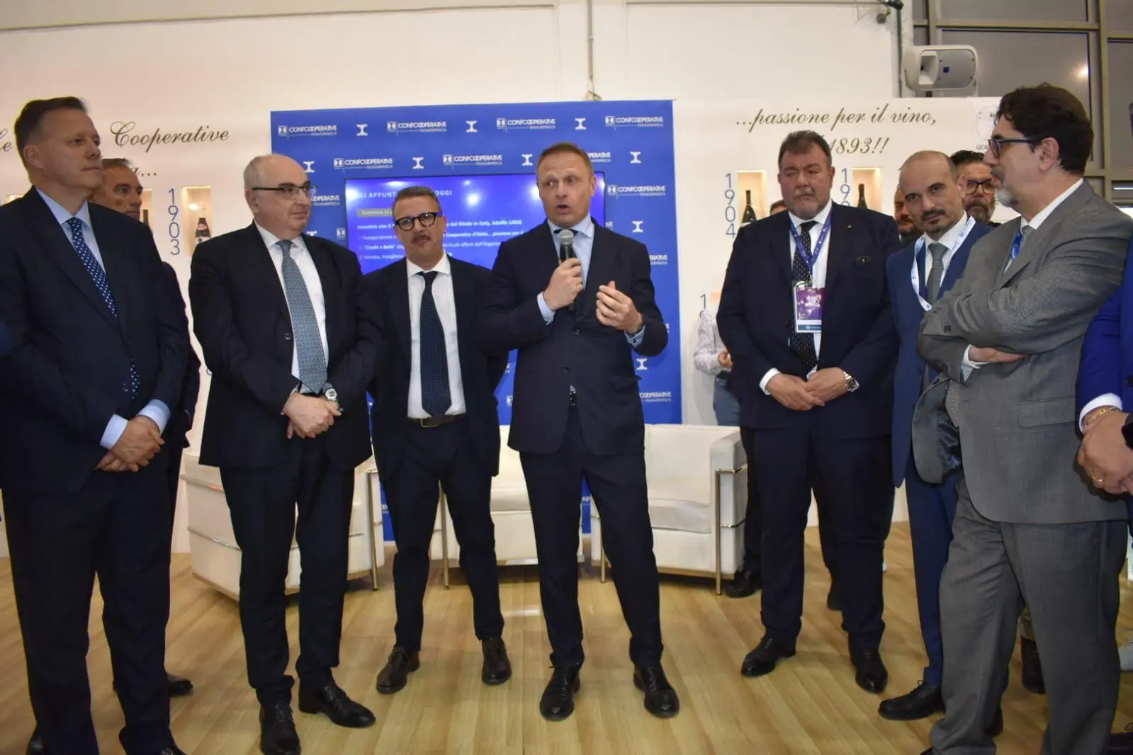 Vinitaly, tre cantine premiate dal ministro