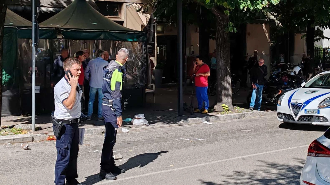 La più giovane aveva accompagnato l’84enne in un negozio di corso. Vittorio Emanuele Orlando. Poi l’impatto violento con un’auto: sono a Torrette.