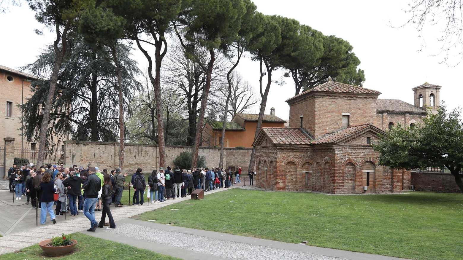 Pasqua a Ravenna, grande affluenza. In 2500 per la mostra di Salgado al Mar