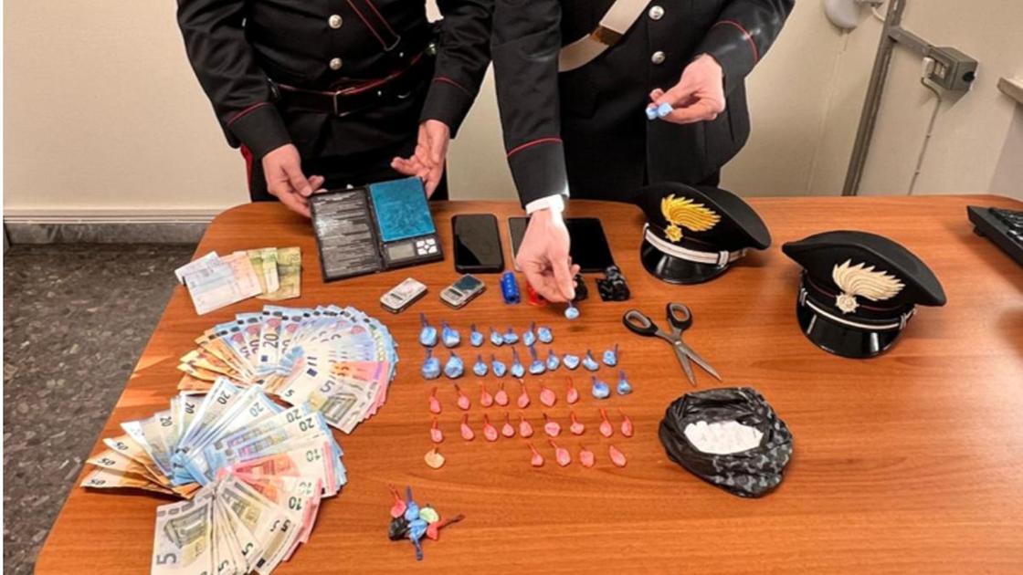 Cocaina, il casolare abbandonato era la base dello spaccio: arrestato 24enne